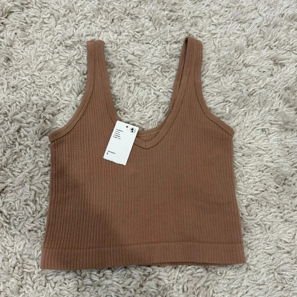 Urban Outfitters Out From Under Plunge Ribbed Seamless Knit Cropped Cami